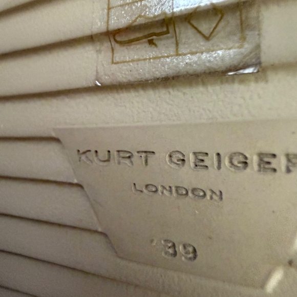 WOW....KURT GEIGER LONDON ORSON FLOWER SANDAL SZ 8.5(US). 39(EU) Orig. $260 - Picture 14 of 14